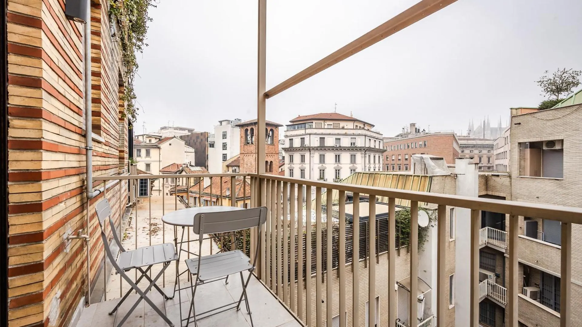 Luxury Suite With View Steps From The Duomo Milano